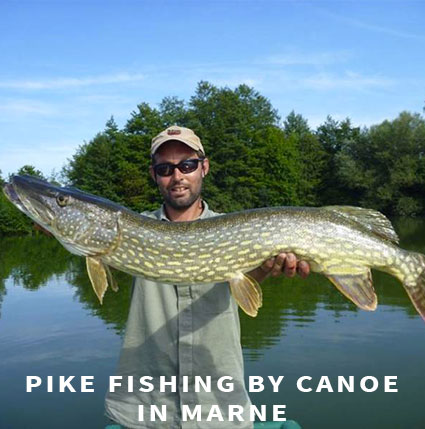 Pike fishing by canoe in Marne